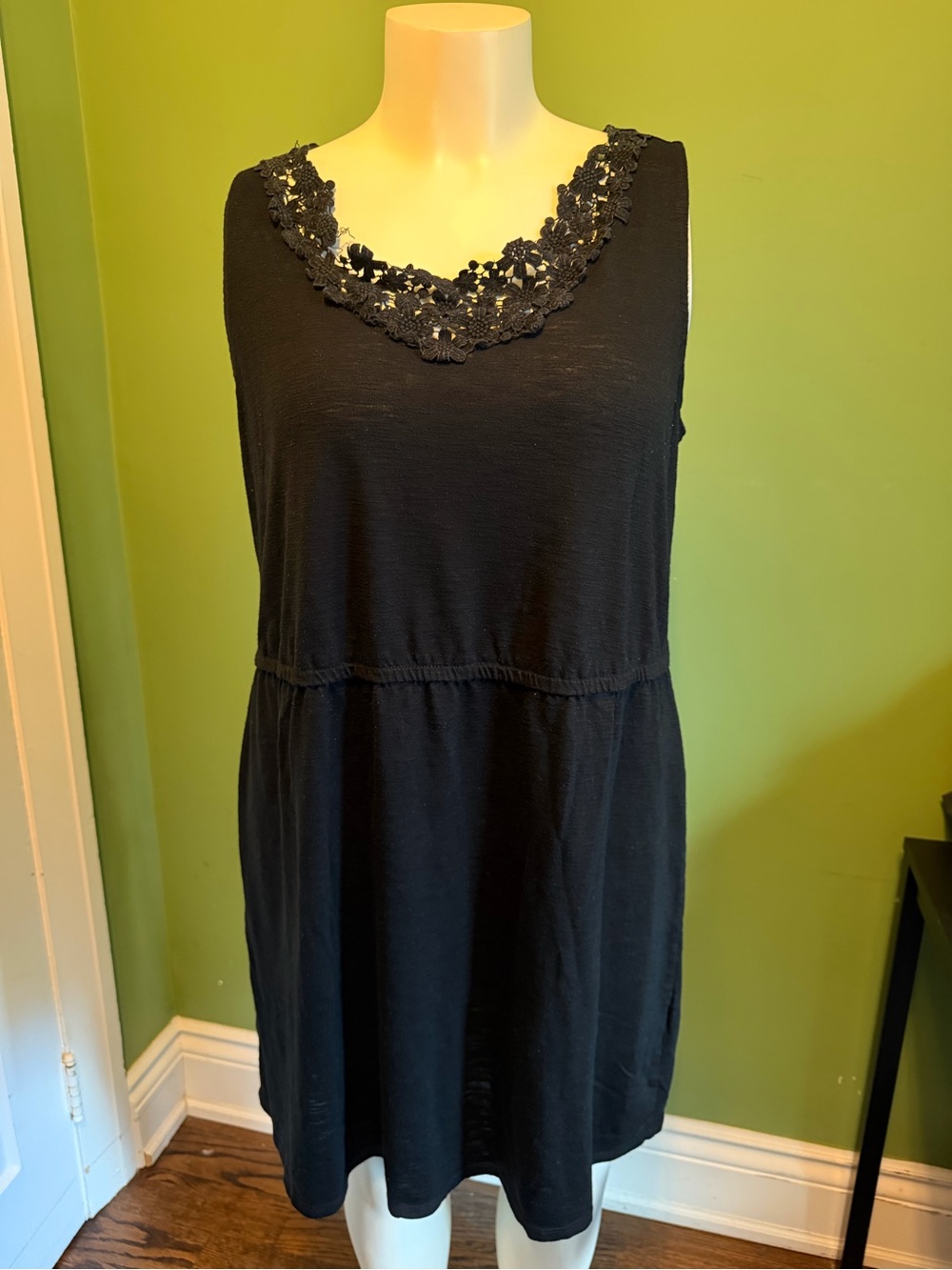 Black Sleeveless Crochet Neckline Dress